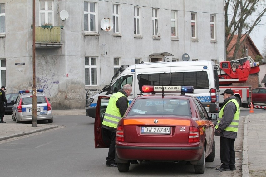 Wrocław: Rodzinna awantura na Brochowie. Z nożem w ręku groził ojcu i policjantom (ZDJĘCIA)