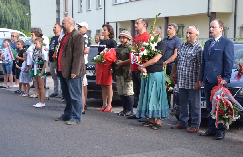 Lipno w rocznicę godziny „W” oddało hołd powstańcom warszawskim! W uroczystościach wzięło udział wielu mieszkańców [zdjęcia] 