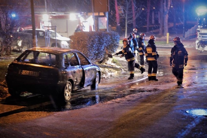 Kraków. Pożar samochodu osobowego na osiedlu Na Stoku 