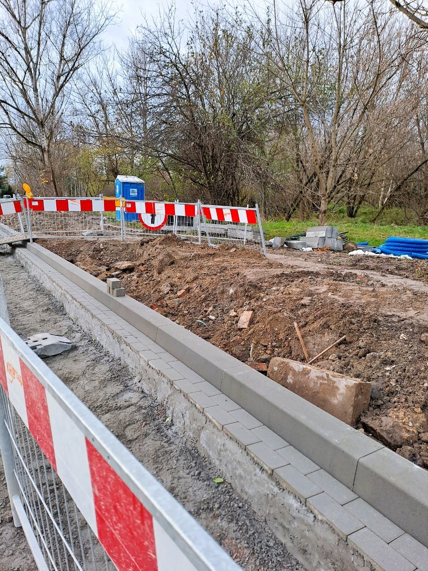 Kraków. Budują drogę przy Małopolskim Ośrodku Ruchu Drogowego. Mieszkańcy mają problem
