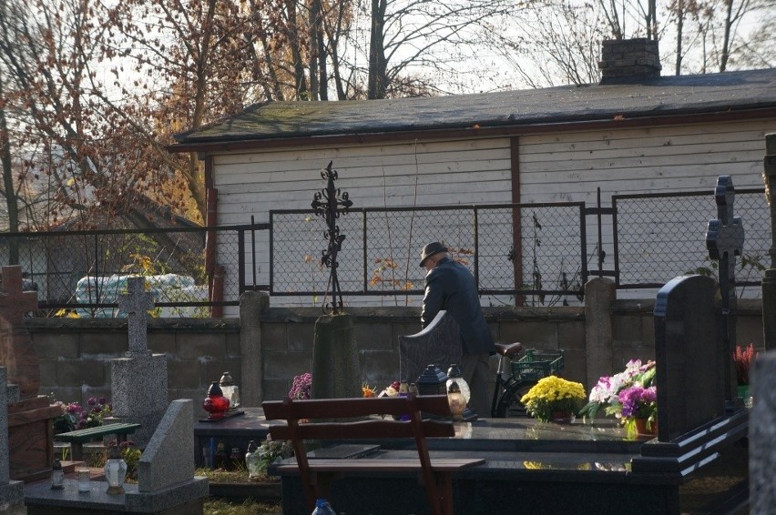 Cmentarz prawosławny. Wierni odwiedzają groby bliskich (zdjęcia, wideo)
