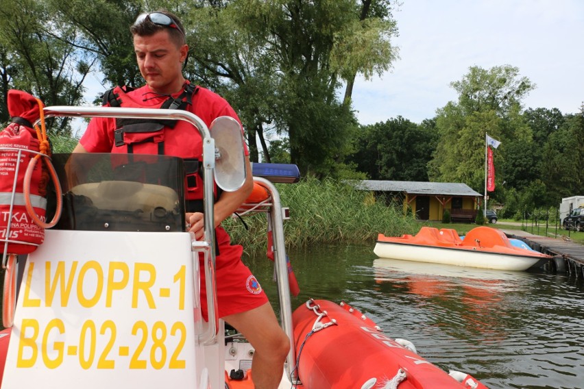 Nad bezpieczeństwem osób przebywających nad jeziorami w...