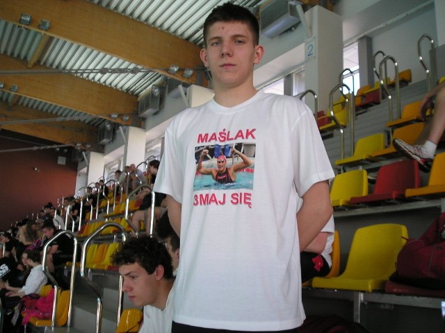 Pływacy Trójki pokazali się w koszulkach ze słowami poparcia dla Mateusza Matczaka