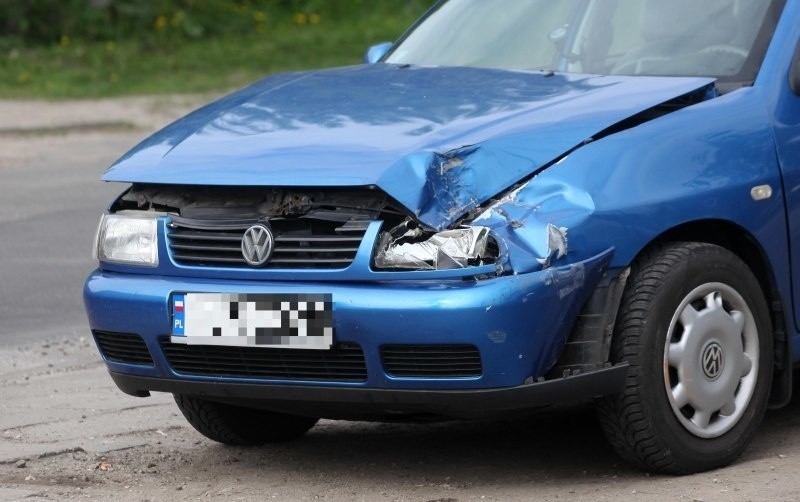 Wypadek na Kilińskiego. Volkswagen zderzył się z tramwajem [zdjęcia]