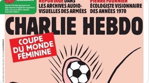 Kolejna kontrowersyjna okładka Charlie Hebdo. Tym razem w trakcie kobiecego mundialu...