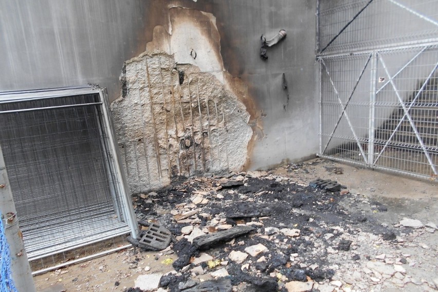 Mieszkaniec Grudziądza podłożył ogień pod ścianę stadionu. Grozi mu 5 lat więzienia