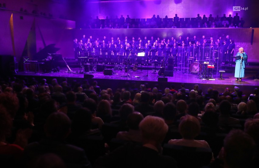 Chór Akademii Morskiej, Smolik, Skubas i Mikromusic wystąpili w filharmonii