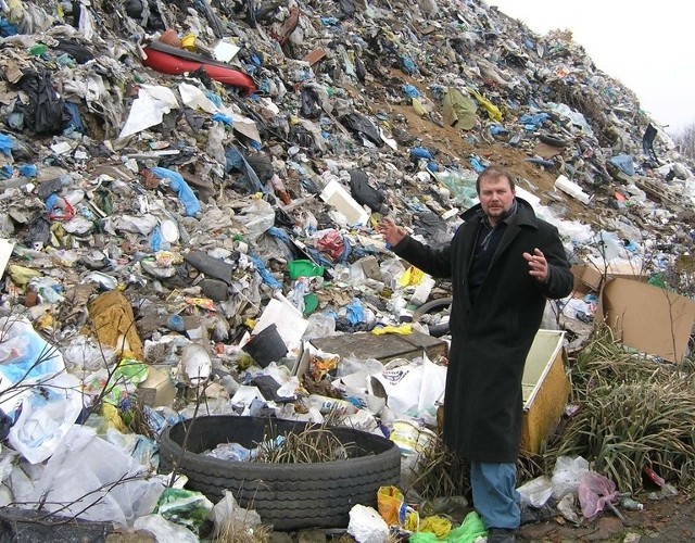 W śmietniku żyją tysiące gryzoni, które rozłażą się po okolicy - mówi Leszek Milanowski. - Trzeba natychmiast zrobić z tym porządek.