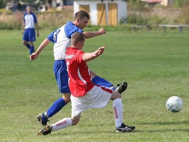 W meczu klasy okregowej podokregu stalowowolskiego pilkarze Mokrzyszowa Tarnobrzeg pokonali na wlasnym boisku LZS Ździary 1:0 (0:0).