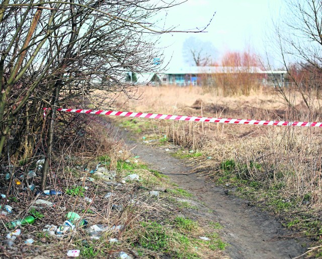 - Ścieżka, prowadząca do zalewu na Borkach, od strony Zamłynia, tonie w śmieciach. To miejsce znalazło się na niechlubnej mapie najbardziej zaśmieconych działek, stworzonej przez Straż Miejską.