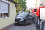 Wypadek w Leśnicy. Auto uderzyło w budynek
