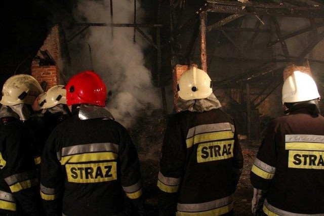 W działaniach ratowniczych udział brało siedem zastępów strażaków.