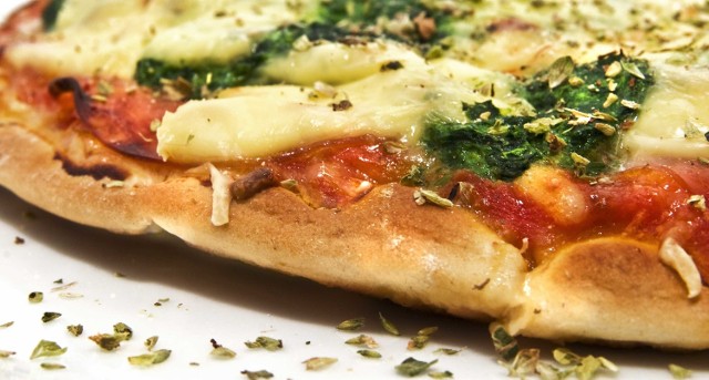 Włoska kuchnia to oliwa z oliwek, makarony al dente oraz pizza.