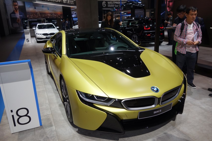 BMW i8...