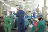 Ile może zarobić lekarz w Polsce? Stawki specjalistów sięgają 350 zł za godzinę