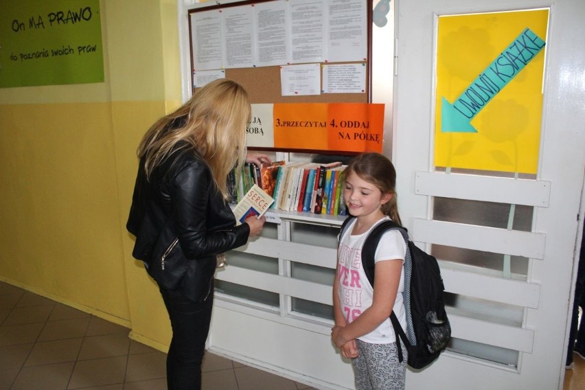 Szkolna świetlica w Kielcach uwolniła książki. Przeczytaj i zwróć