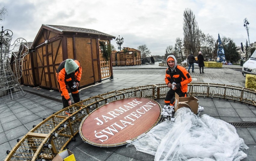 Przygotowania do bydgoskiego jarmarku świątecznego idą pełną...