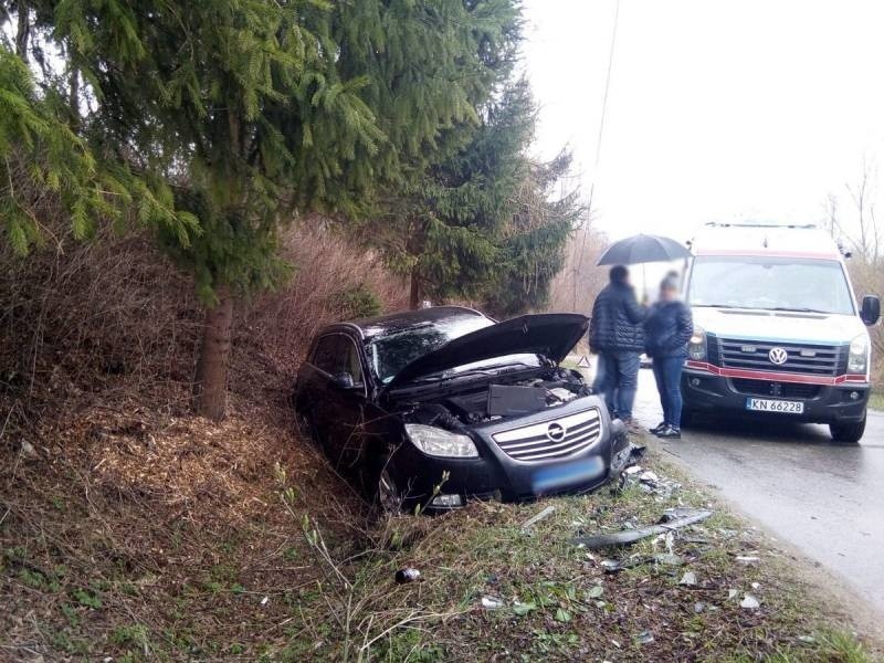 Wypadek w Lipnicy Wielkiej. Trzy osoby są poszkodowane