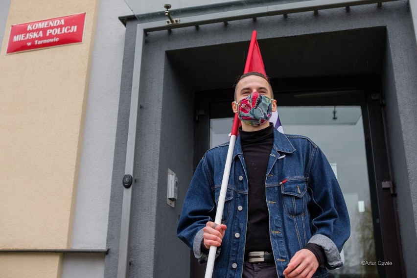 Kamil Mitera jest zadowolony z decyzji sądu. Policja może...