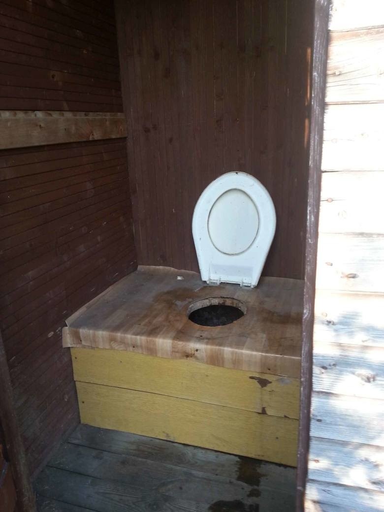 Toalety w ogródkach działkowych przy ul. Depowej w...