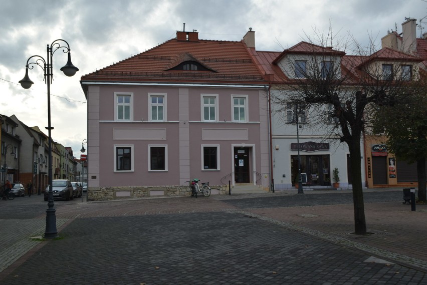 Wypiękniał budynek dawnej Poczty Polskiej w Żorach