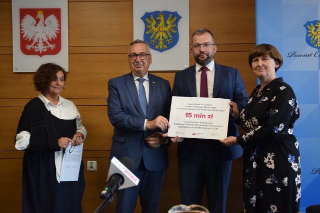 Promesa dla Szpitala Śląskiego została wręczona dzisiaj w Starostwie Powiatowym w Cieszynie