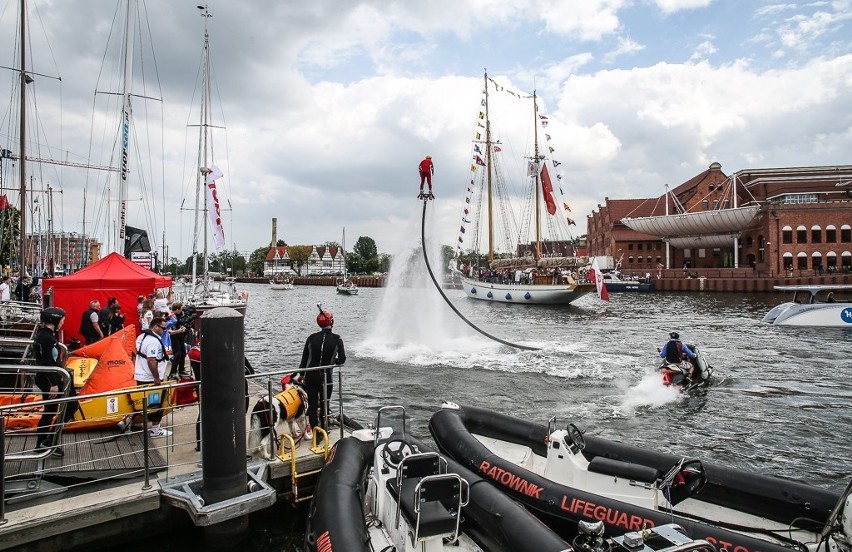 Flyboard w Gdańsku na Otwarciu Sezonu Żeglarskiego [ZDJĘCIA]