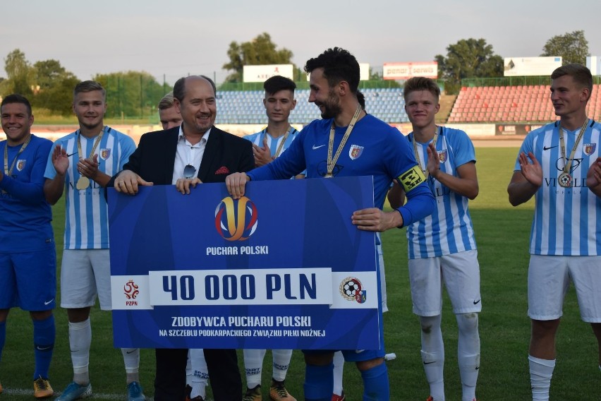 Regionalny Totolotek Puchar Polski. Karpaty Krosno pokonały Wisłok Wiśniowa w finale [ZDJĘCIA]