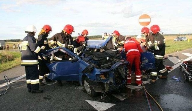 „Grzybek” w Karczowie, czyli skrzyżowanie dróg krajowych nr 46 i 94, należy do najniebezpieczniejszych miejsc tego typu w regionie. Wkrótce ma zostać przebudowane.