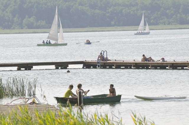 Zrelaksować się można np. nad jeziorem Niesłysz.