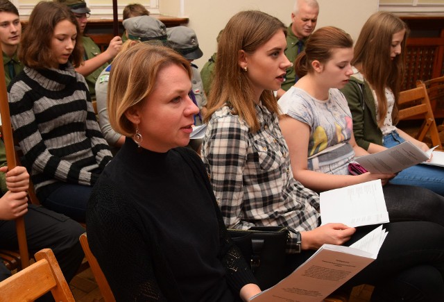 Kilkadziesiąt osób - seniorzy i młodzież - przyszło w niedzielny wieczór do grudziądzkiego muzeum, aby wspólnie śpiewać pieśni patriotyczne. Spotkanie to zorganizowali Dom Dziennego Pobytu oraz  Stowarzyszenie Rodzin Katolickich przy Kościele pw. Niepokalanego Serca NMP w Grudziądzu.  Obchody Dnia Niepodległości 11 listopada 2014 w Bydgoszczy: 