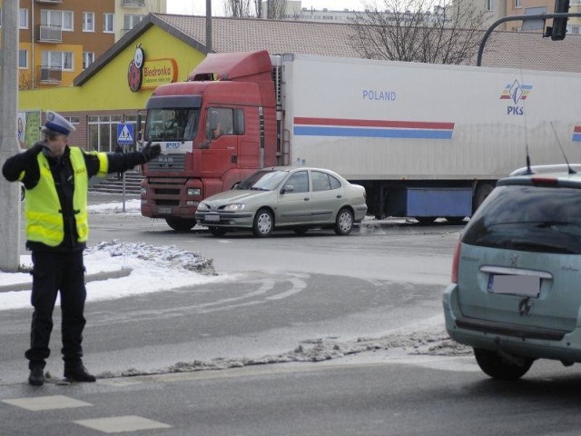 Duża ciężarówka stanęła na swoim pasie Wyszyńskiego i przez kilka godzin blokowała ruch