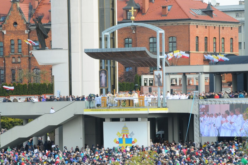 Kraków. Tysiące pielgrzymów w Łagiewnikach. Program obchodów święta Miłosierdzia Bożego 