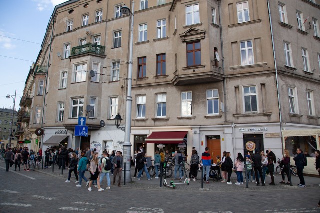 Kolejki do wrocławskich lodziarni stały się wręcz normą. Kiedy tylko robi się ciepło, oblężenie przeżywają nie tylko lokale najbliżej centrum.