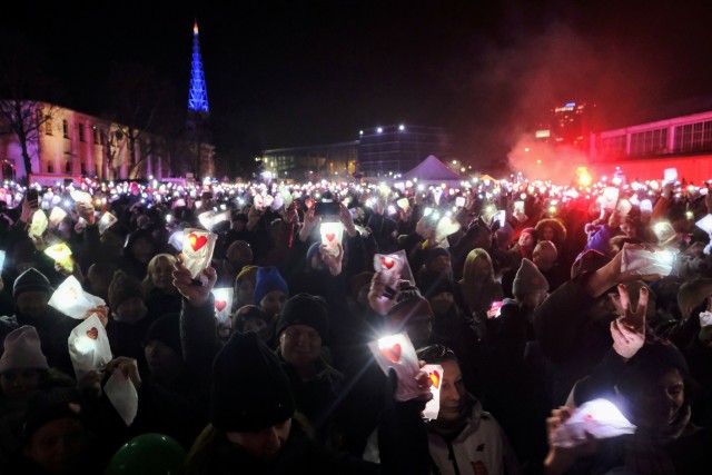 Poznaniacy w nietypowy sposób wysyłają swoje "Światełko do nieba".Zobacz zdjęcia --->