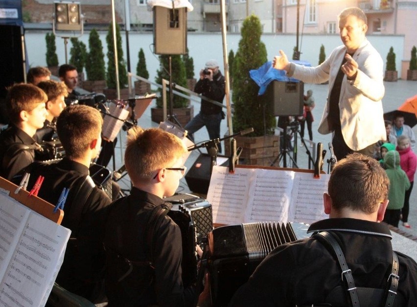 Muzyczne Fontanny- koncert na radomskim deptaku