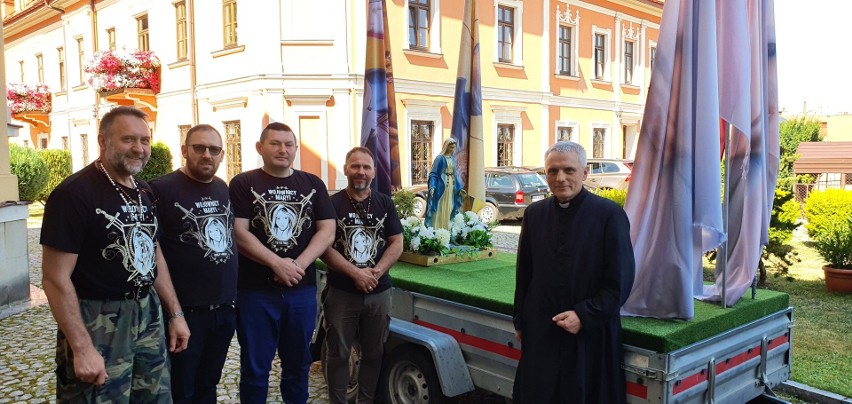 Pielgrzymka wynagradzająca wyruszyła w Gdańsku. W Przemyślu przywitali ją Wojownicy Maryi i reprezentacja Męskiego Różańca [ZDJĘCIA]