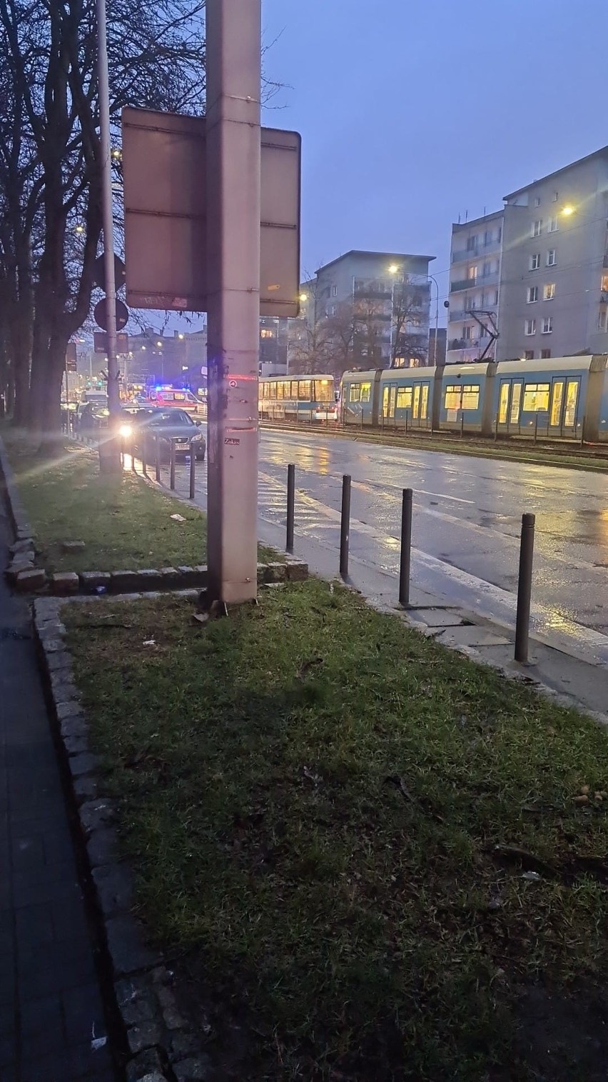 Wypadek na ul. Piłsudskiego we Wrocławiu 28.01.2021
