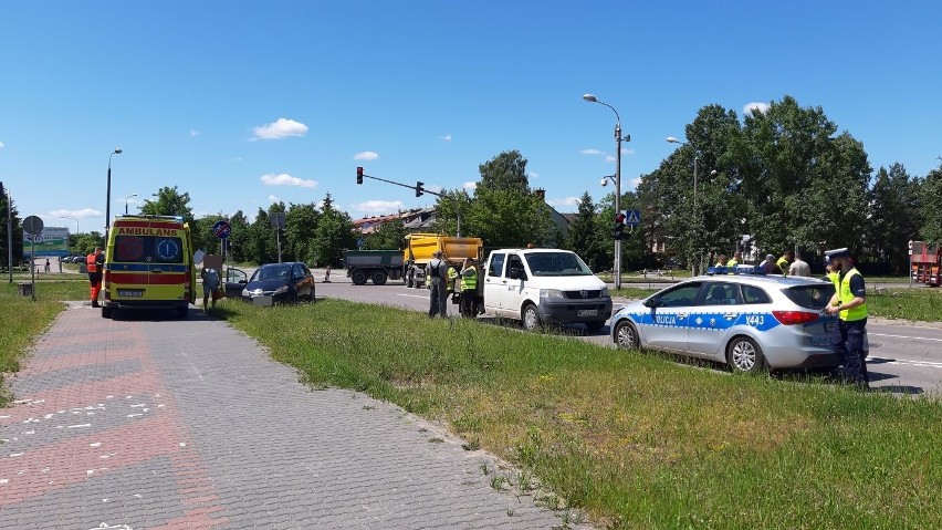 Ostrołęka. Kolizja na skrzyżowaniu Brata Żebrowskiego/Goworowskiej/Pomian. 14.06.2021. Zdjęcia