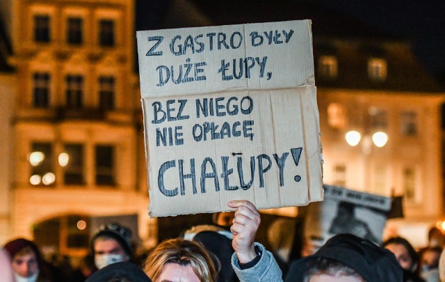 Największe "konfitury" z rynku dowozu żywności otrzymują nie restauracje, a pośrednicy oferujący dowozy.