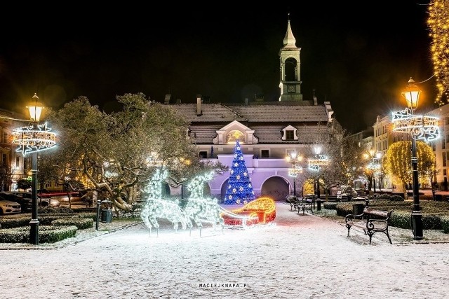 W ubiegłym roku Kluczbork zdobył tytuł najpiękniej oświetlonego miasta na Opolszczyźnie. W tym roku w rynku stanie tylko choinka.