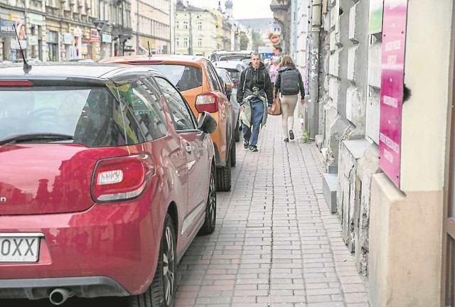 Piesi zyskają więcej miejsca na ponad stu krakowskich ulicach