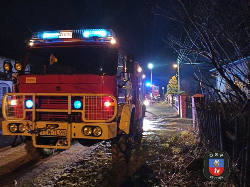 Trudna akcja strażaków w gminie Secemin. Walczyli z pożarem ponad 12 godzin! [ZDJĘCIA]