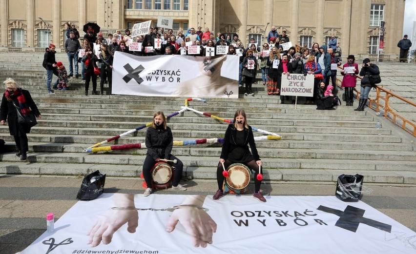 Manifestacja Dziewuch w Szczecinie. "Te miliony kobiet to nie zdziry!"