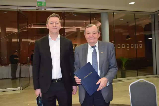 Adam Owsiejew (po lewej) od 1 kwietnia będzie zarządzał firmą Malow. Henryk Owsiejew postanowił stery w firmie rodzinnej oddać młodszemu pokoleniu A. Gryza-Aneszko