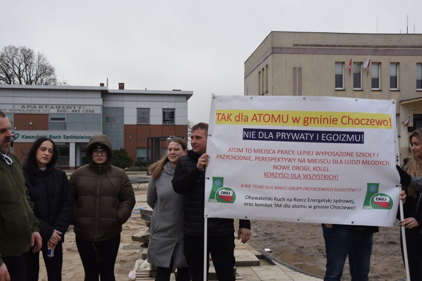 "Tak dla atomu" w gminie Choczewo. Zwolennicy elektrowni jądrowej manifestują poparcie dla tej inwestycji [WIDEO]