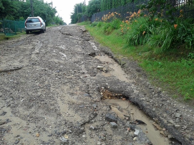 Woda zniszczyła ulice, podmyła auto i zalała garaż....