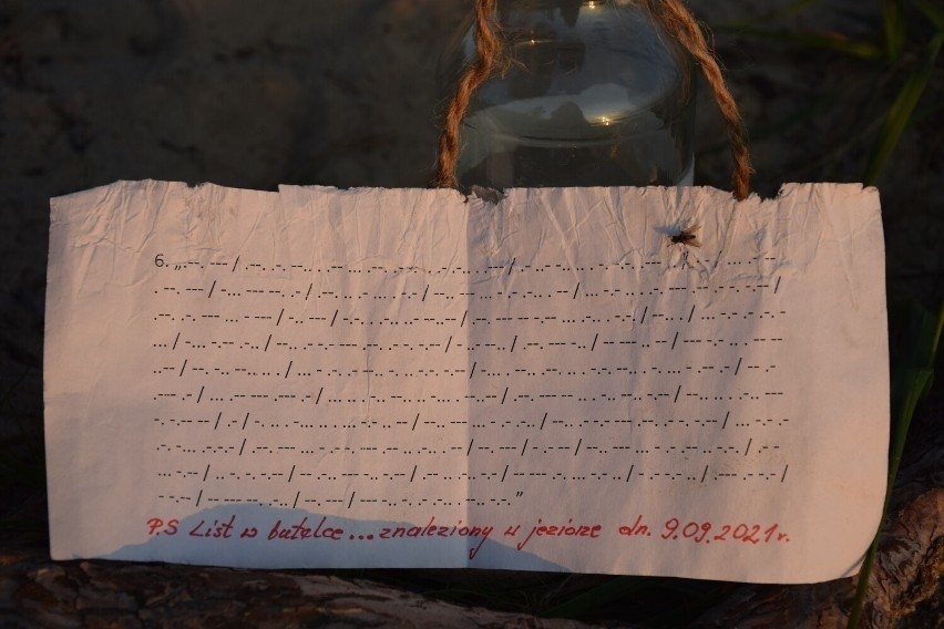 Pomóż nam odczytać list z butelki! Ktoś napisał go alfabetem Morse'a. Niesamowita historia z Ostrowa Wielkopolskiego