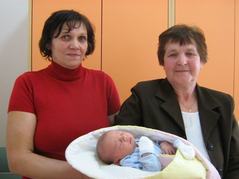 syn Anny i Tomasza Perzanów z babciami