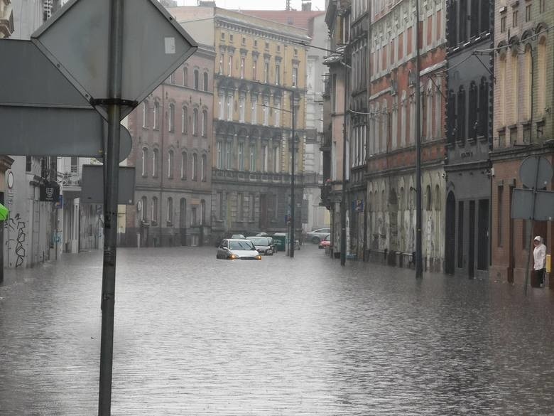 Nad woj. śląskim przeszła gwałtowna burza. Oto jej skutki